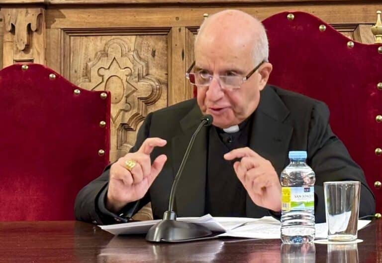 Rino Fisichella alerta en la UPSA: “La catequesis no puede reducirse a una instrucción escolar”