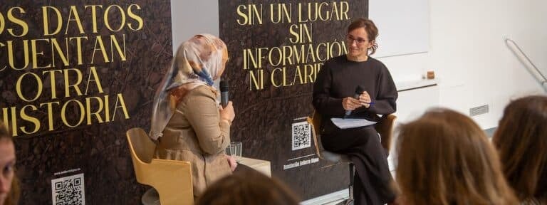 Mónica García y Maysoun Douas en evento de Entierro Digno