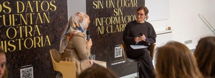 Mónica García y Maysoun Douas en evento de Entierro Digno