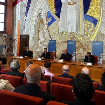 Cobo: “El Papa ya está trabajando desde el hospital”