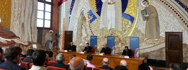 Cardenal Cobo: “El Papa ya está trabajando desde el hospital”
