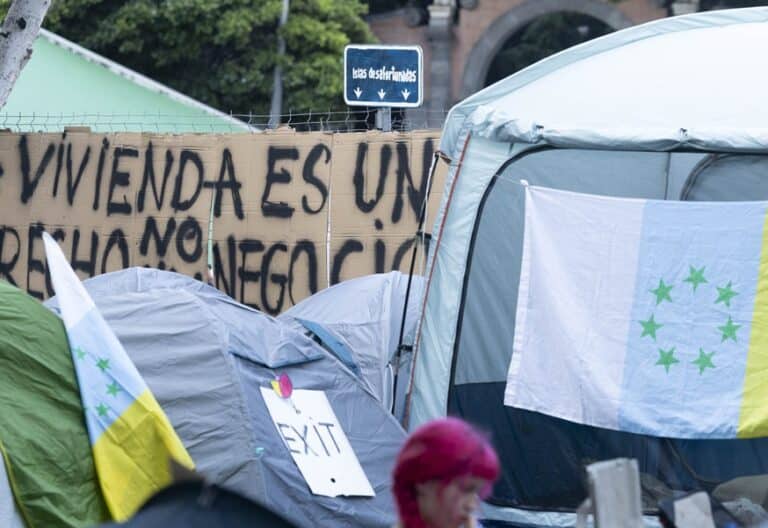 Acampada en Tenerife por el derecho a la vivienda. Foto: Efe