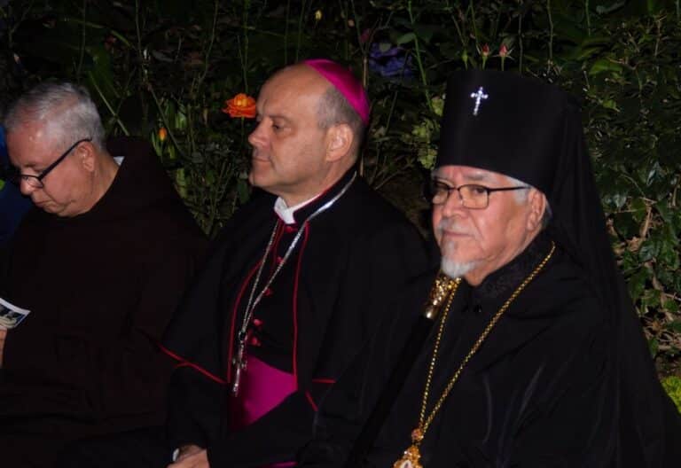 Acero y líderes