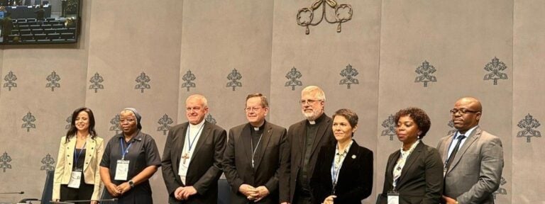 Rueda de prensa del Encuentro Amoris laetitia en el Vaticano. Foto: Vatican Media