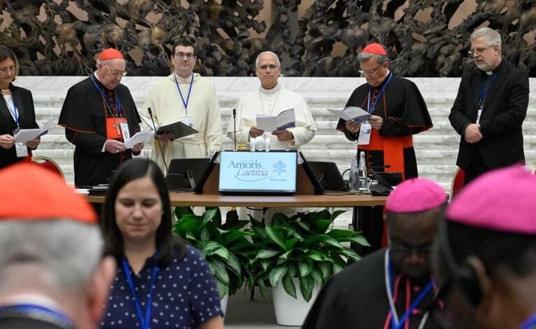 Cumbre vaticana por la familia convocada por León XIV