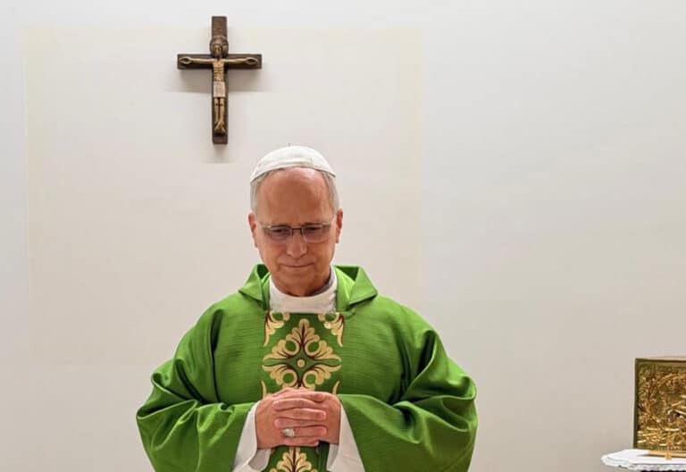 El papa León XIV celebra la misa en el Gemelli