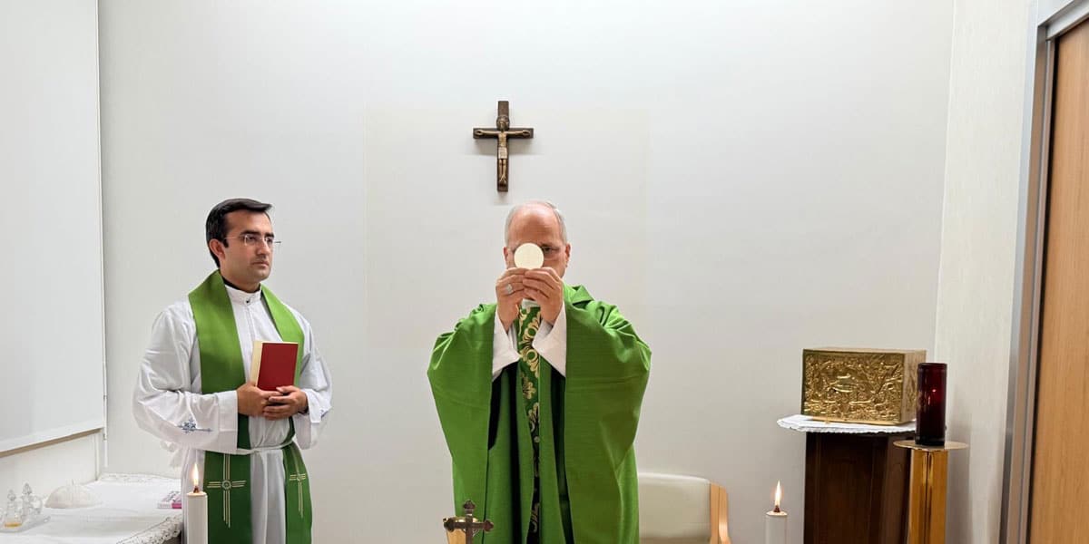 El papa León XIV celebra la misa en el Gemelli