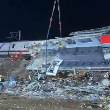 Captura de vídeo facilitada por la UME de las labores de rescate de personas atrapadas por el